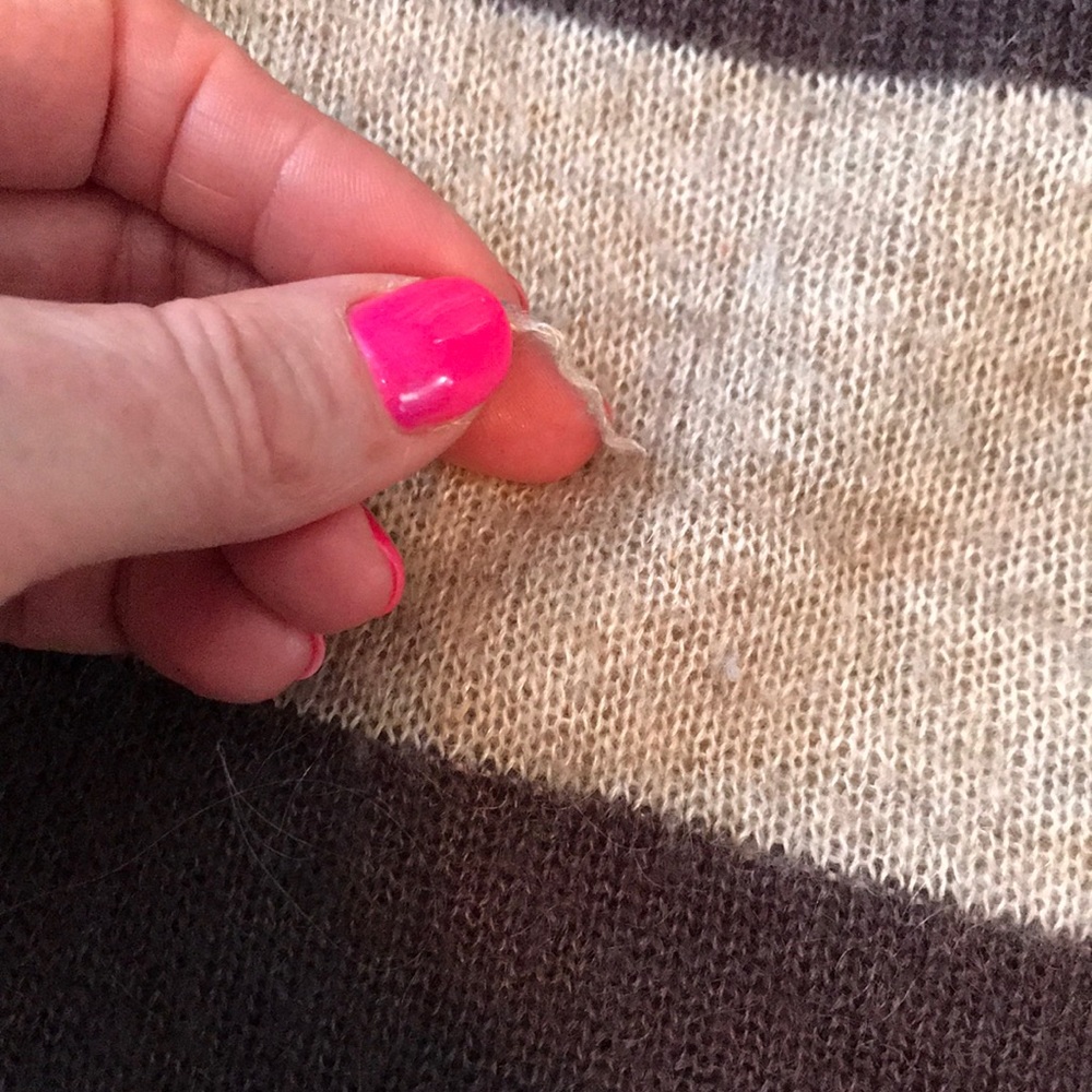 ⬇️CLUB MONACO SOFT SWEATER - Picture 2 of 5